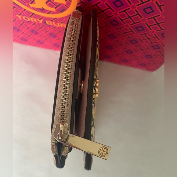 SOLD - Tory Burch Emerson mini wallet - Picture 10 of 11